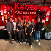 Livesalg merch med norsk musikkgruppe Kaizers Orchestra